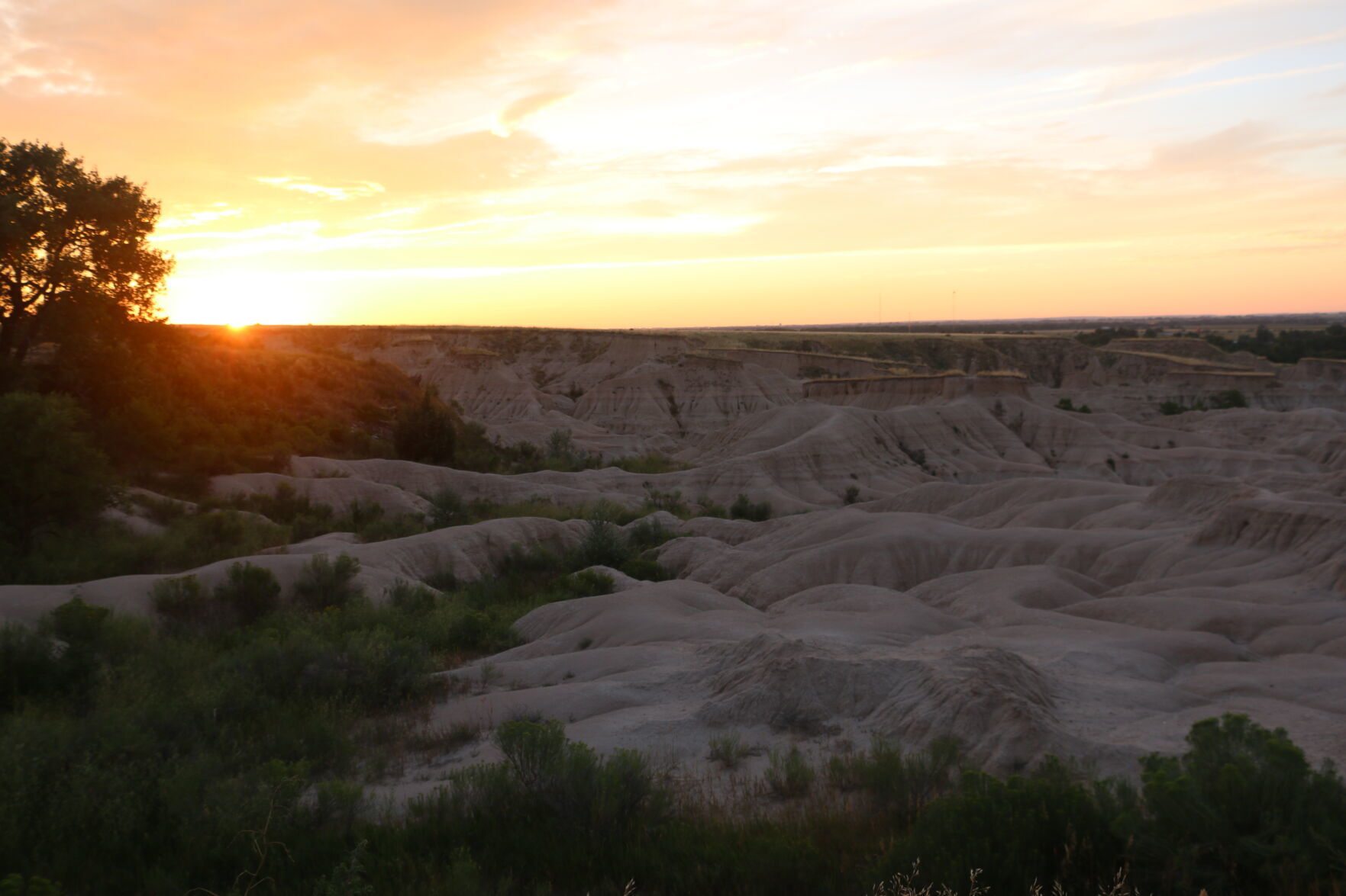 Monument at sunset IMG_8465.JPG
